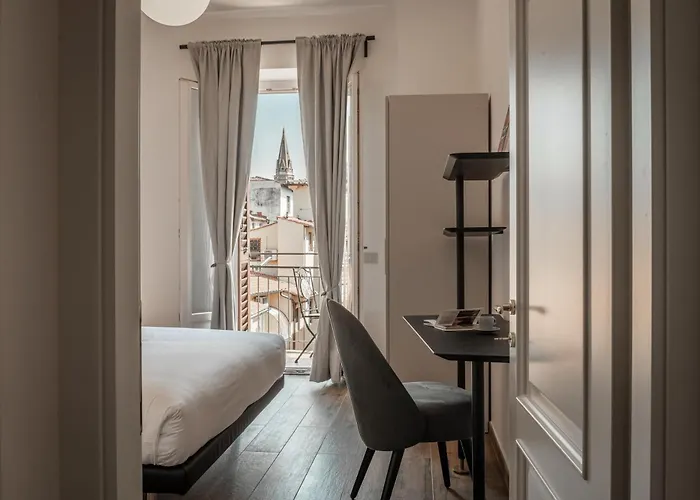 The Tower Glimpse * フィレンツェ