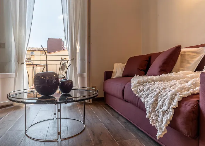 アパート The Tower Glimpse