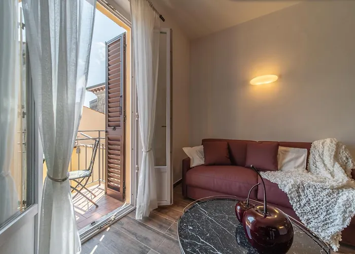 The Tower Glimpse フィレンツェ