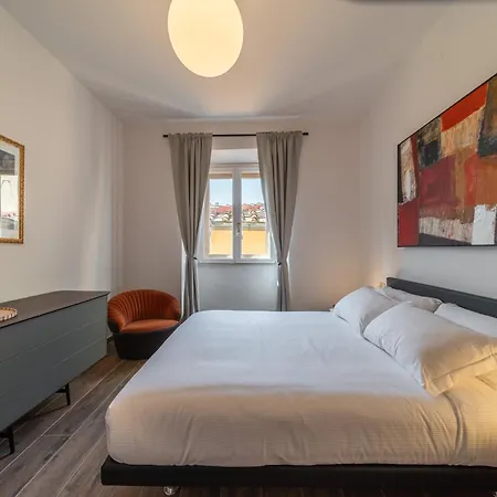 The Tower Glimpse * Florenz